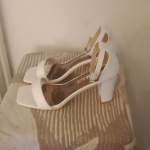 Danna Raye Vegan Leather Chunk Heel Sandals Sz 11